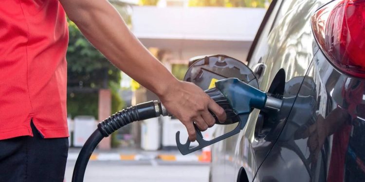 12 Ekim benzin indirim var mı? Bu gece (akşam) benzine indirim yapıldı mı? 12-13 Ekim benzin ve mazota indirim mi geldi? Benzin ne kadar oldu?