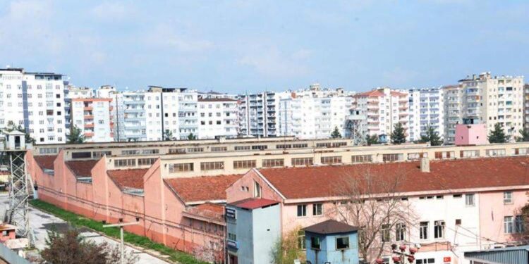 43 yıllık cezaevi sağlam, 20 yıllık olan çürük çıktı