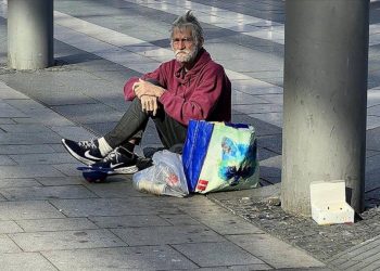 Almanya’da 10 yıldır sokaklarda kalan Peter Schmidt yaşadıklarını anlattı