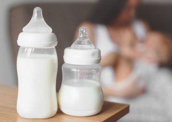 Anne sütünde ilk kez mikroplastik bulundu