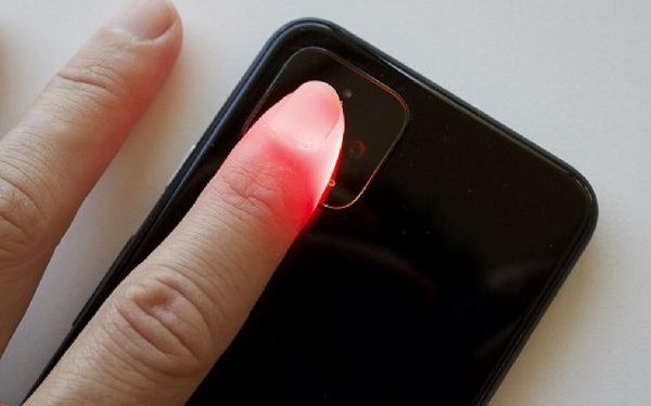 Artık akıllı telefonların flaşı kandaki oksijen seviyesini ölçebilecek!