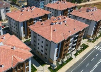 Azerbaycan’dan deprem bölgesinde konut kararı