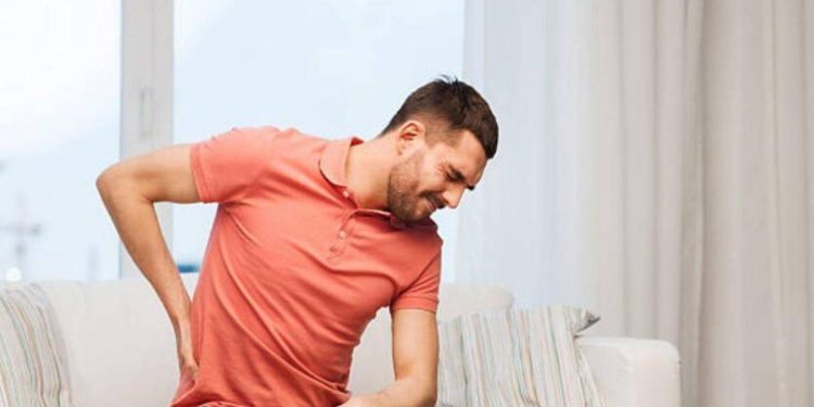 Böbrek kisti neden olur? Böbrek kistinin belirtileri nelerdir? İdrarda kan ne anlama gelir? Sırtta, karında ağrı neden olur? Tedavisi var mı?