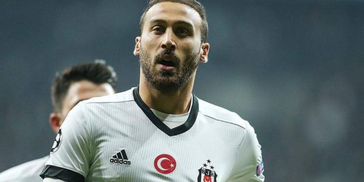 Cenk Tosun: Gelen teklifi reddettim, Beşiktaş’tayım