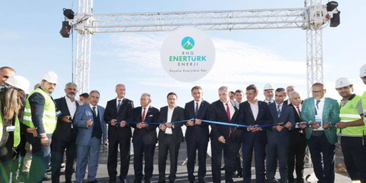 Doğu Anadolu’nun güneş takip sistemli en büyük güneş enerji santrali açıldı