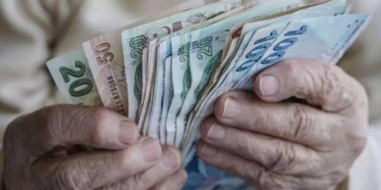 Emeklilerin beklediği haber! Kamu bankaları da yarışa katılıyor!