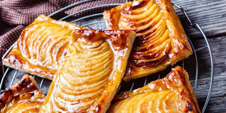 En basit elmalı tart tarifi | Milföy elmalı turta nasıl yapılır? 5 çayı tarifleri