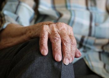 Erkekler biyolojik olarak kadınlardan hızlı yaşlanıyor