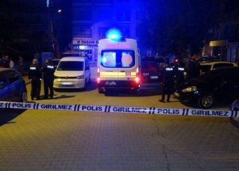 Eşi ve 1 kızını öldürüp, 1 kızını da yaraladı; polisi görünce intihar etti
