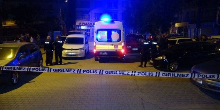Eşi ve 1 kızını öldürüp, 1 kızını da yaraladı; polisi görünce intihar etti
