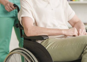 Felç (İnme) nedir, ne sebep olur? Belirtileri nelerdir? Felç tedavisi ve rehabilitasyonu