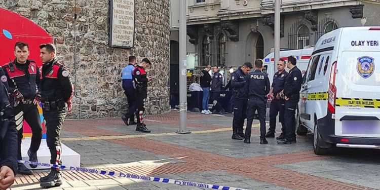 Galata Kulesi’nden atlayarak intihar etti
