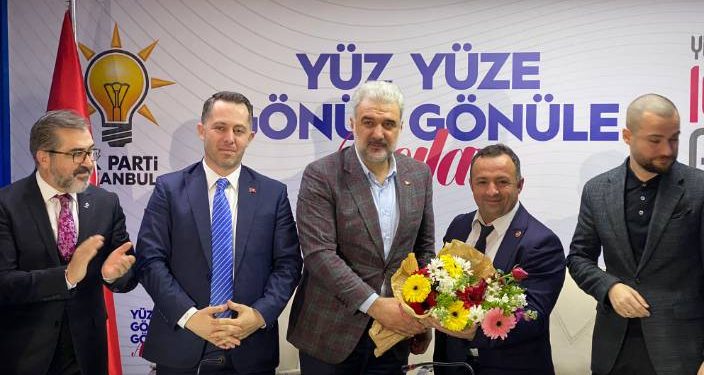 Gelecek Partisi’nde neler oluyor… O başkan AKP’ye geçti… 20 kişiyi peşinde götürdü