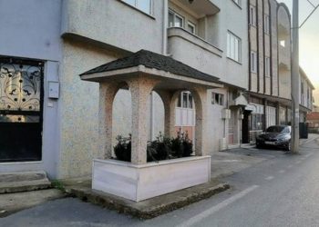 ‘Gizemli mezar’ ilçeyi ikiye böldü