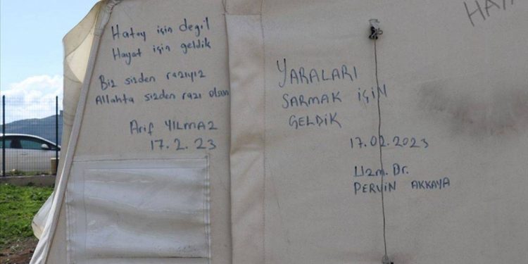 Hatay depremzedelerine moral veren yazılar