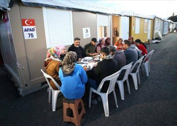 Hatay’daki konteyner kentte ilk iftar