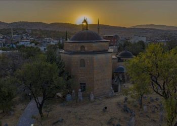 ‘Işık hadisesi’ni izlemek için sabah namazında bir araya geldiler