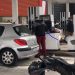 İstasyonu basıp istedikleri fiyattan benzin aldılar