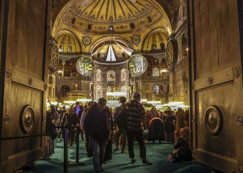 ‘Kafayı neden dinimizle bozdular?’