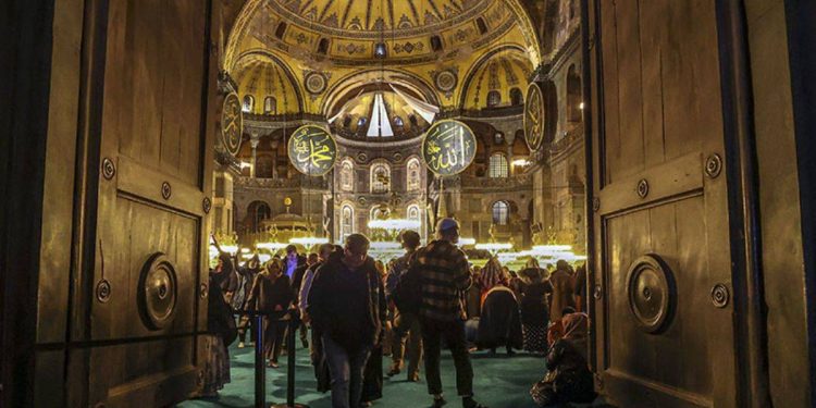 ‘Kafayı neden dinimizle bozdular?’