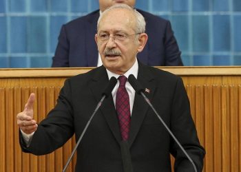 Kılıçdaroğlu’nun başörtüsü çıkışının arkasında kim var? Davutoğlu mu anket şirketleri mi?