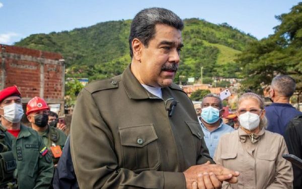 Maduro, afet bölgesini ziyaret etti