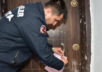 Manisa’da taşıyıcı kolonu kesilen bina boşaltıldı