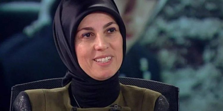 Merve Kavakcı görevden alındı