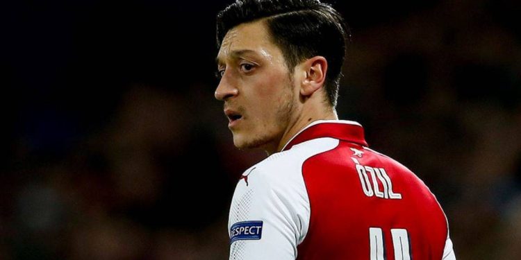 Mesut Özil futbolu bırakıyor mu?