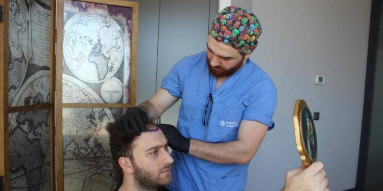 NeedClinic Yönetim Kurul Başkanı ve Saç ekimi Uzmanı Mr.Hug ismiyle bilinen Hasan Uğur Güneş Merak edilenleri cevapladı