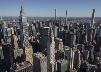 New York karıştı! Sığınmacılar geldi, OHAL ilan edildi