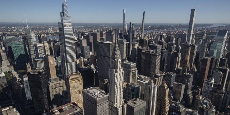 New York karıştı! Sığınmacılar geldi, OHAL ilan edildi