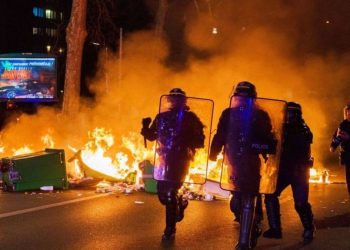 Paris kontrolden çıktı, başkent ateşe verildi!