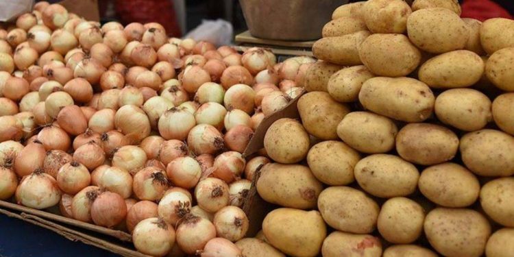 Patates ve soğan nasıl saklanmalı? Patates ve soğan birlikte ya da buzdolabında saklanır mı? Patates ve soğan yıkanır mı?