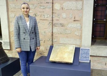 Tesadüfen öğrendi! Hollanda’ya kaçırılan kitabe dedesinin yaptırdığı camiye ait çıktı