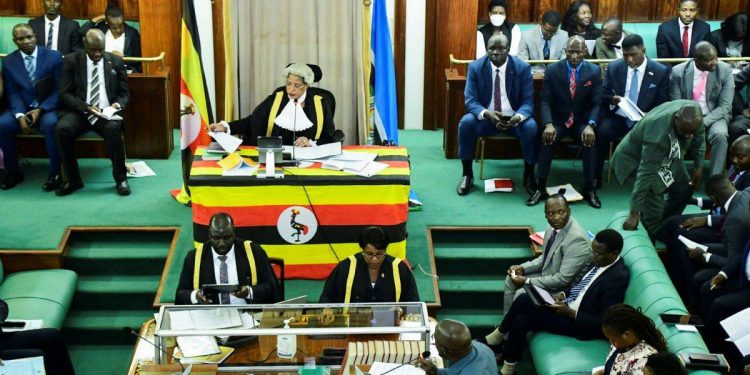 Uganda’da LGBT’lilere hapis kararı