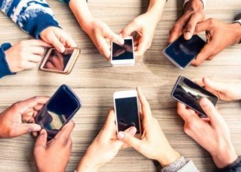 Uzmanı uyardı: Aşırı cep telefonu kullananlar nedeniyle vakalarda artış olacak