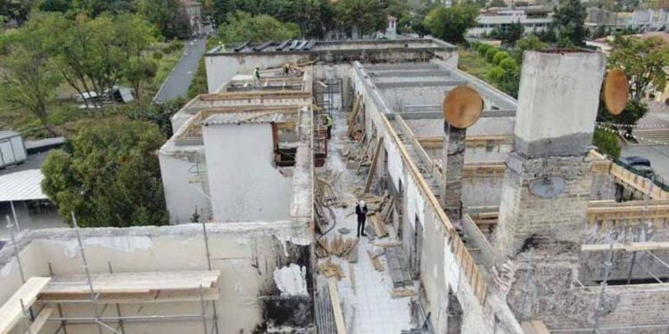 Yanan Balıklı Rum Hastanesi’nde tadilata başlandı