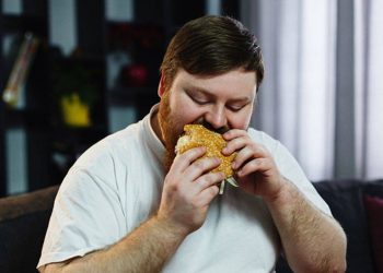 Zayıflamak isteyenler akşam yemeğini kaçta yemeli? Uzmanlar cevapladı…