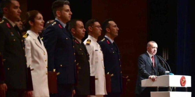 5 sene hapisten sonra tuğamiralliğe terfi