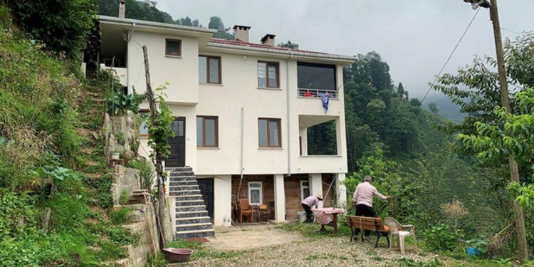 Baba evini yıkamayınca ev üstüne ev yaptılar