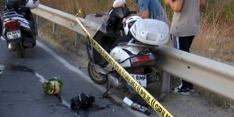 Beton mikseri ile bariyer arasında sıkışan motosiklet sürücüsü öldü