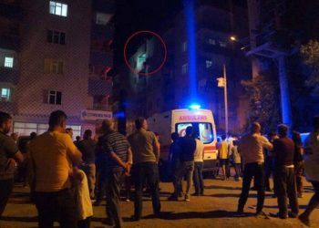 Eşinin evini ateşe veren koca, intihar etti