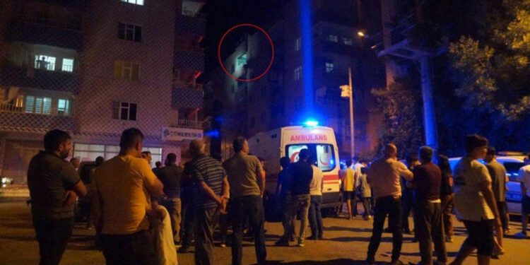 Eşinin evini ateşe veren koca, intihar etti