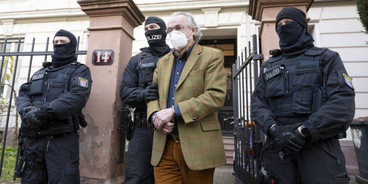 Hükümeti alıkoyup halka teşhir edeceklerdi