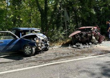 Kafa kafaya çarpıştılar: 2’si ağır, 3 yaralı