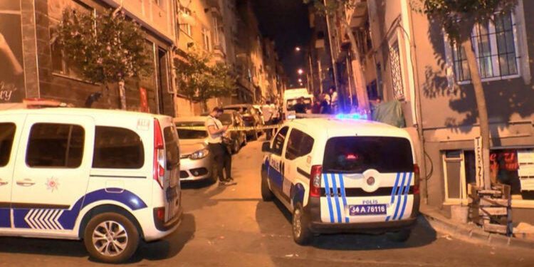 Kocası, 11 yaşındaki çocuğunun gözü önünde anneyi vurdu