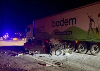 Lastik değişimi sırasında zincirleme kaza: 2 ölü, 9 yaralı
