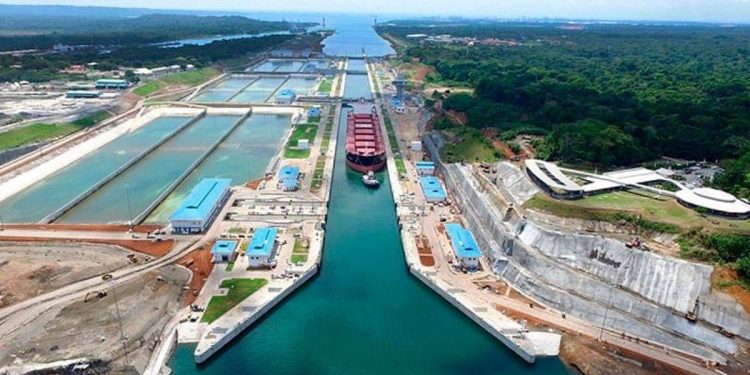 Panama Kanalı nasıl çalışır