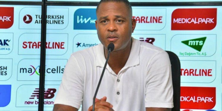 Patrick Kluivert: 10 kişi kaldıktan sonra takımımla daha çok gurur duydum